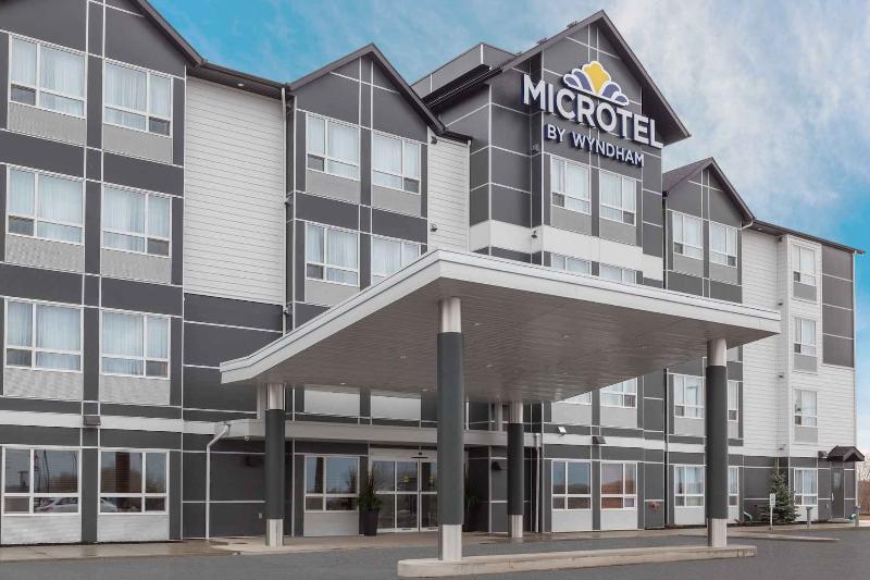 Microtel Inn & Suites By Wyndham Oyster Bay ليديسميث المظهر الخارجي الصورة