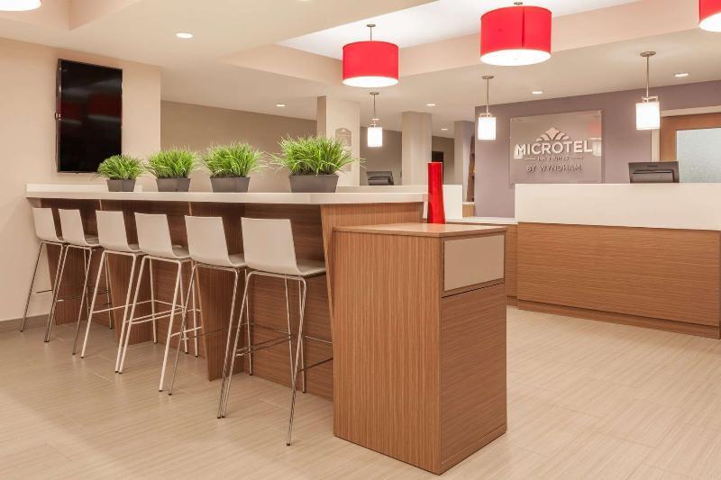 Microtel Inn & Suites By Wyndham Oyster Bay ليديسميث المظهر الخارجي الصورة