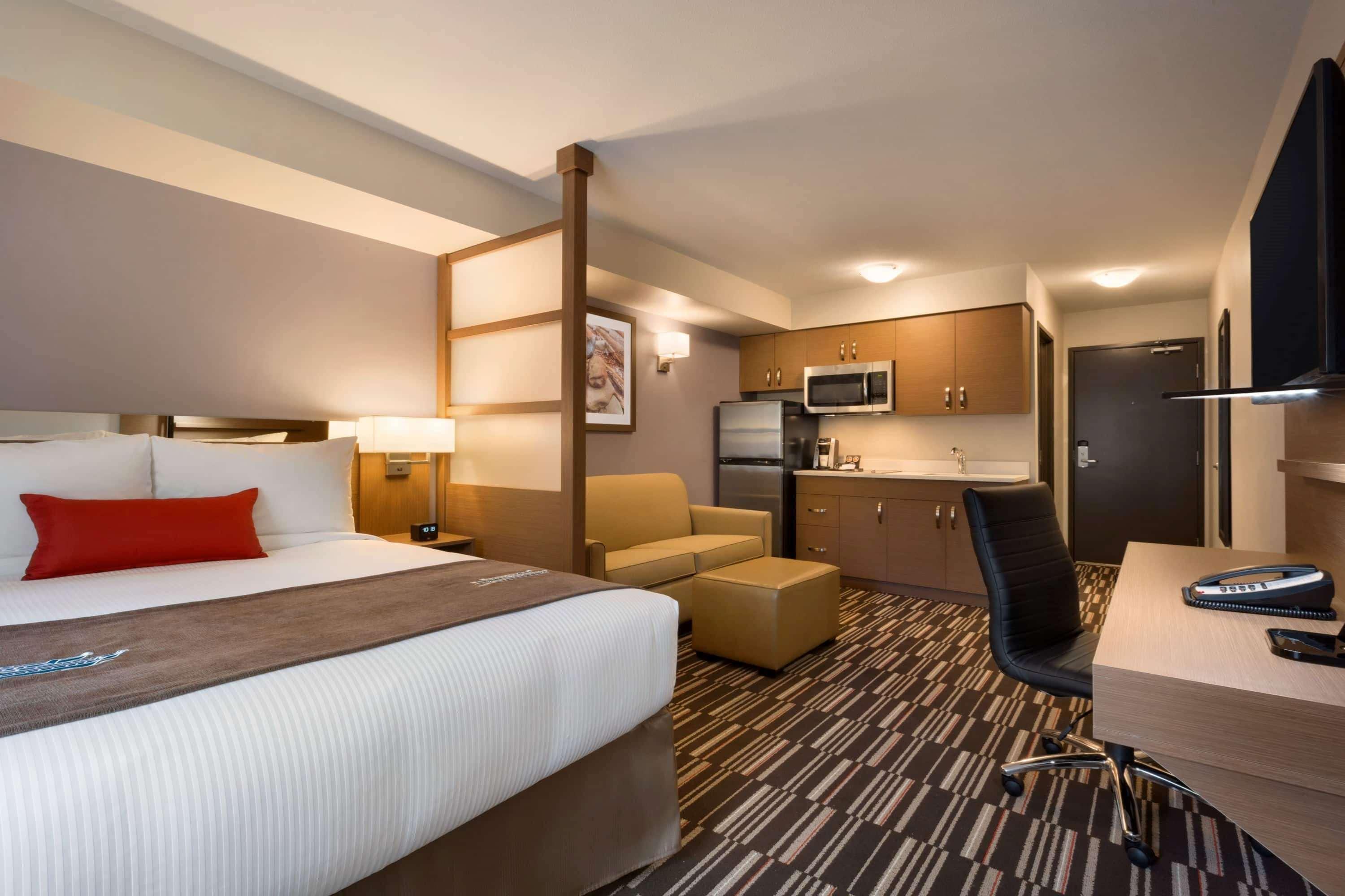 Microtel Inn & Suites By Wyndham Oyster Bay ليديسميث المظهر الخارجي الصورة