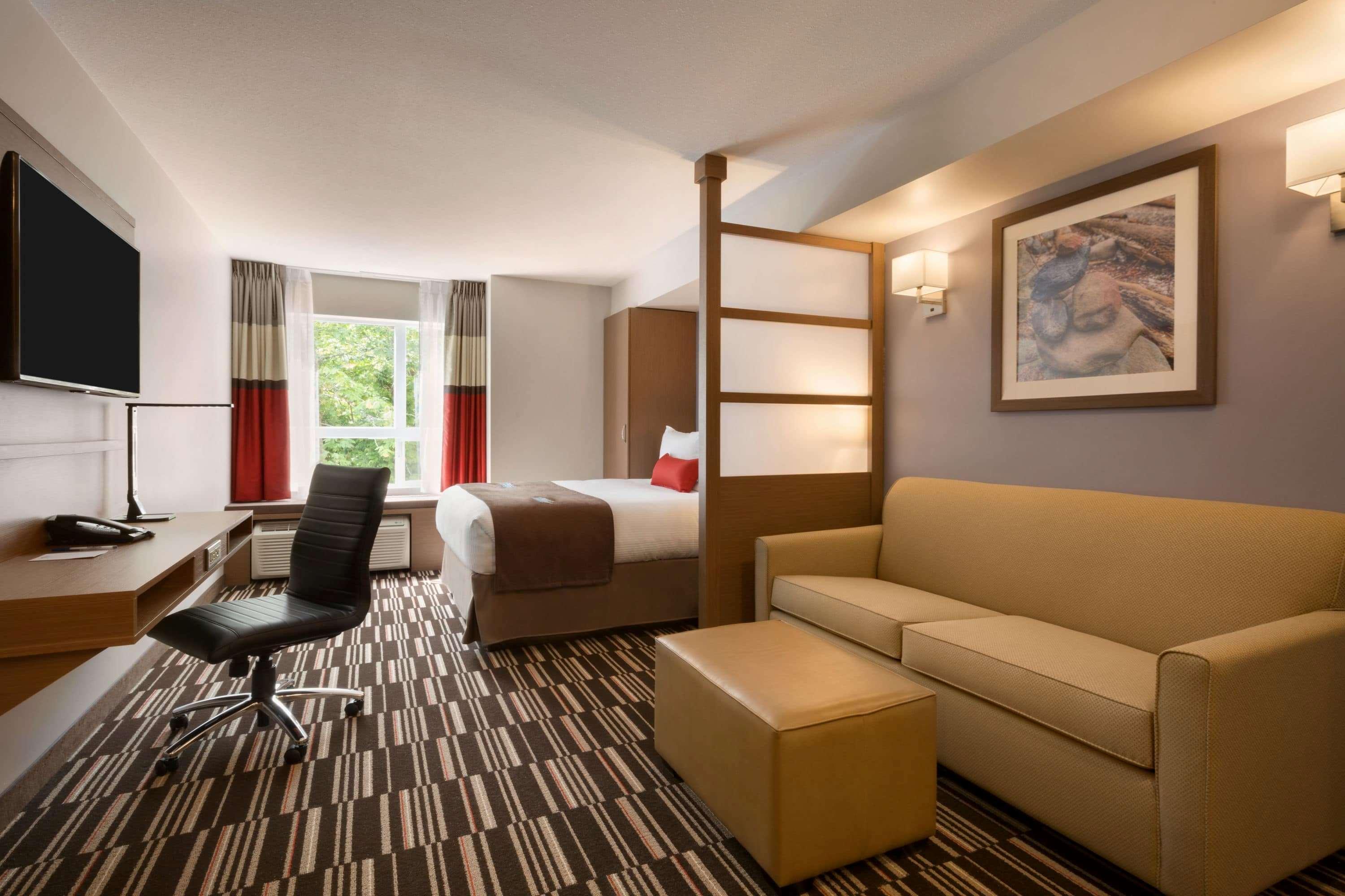 Microtel Inn & Suites By Wyndham Oyster Bay ليديسميث المظهر الخارجي الصورة
